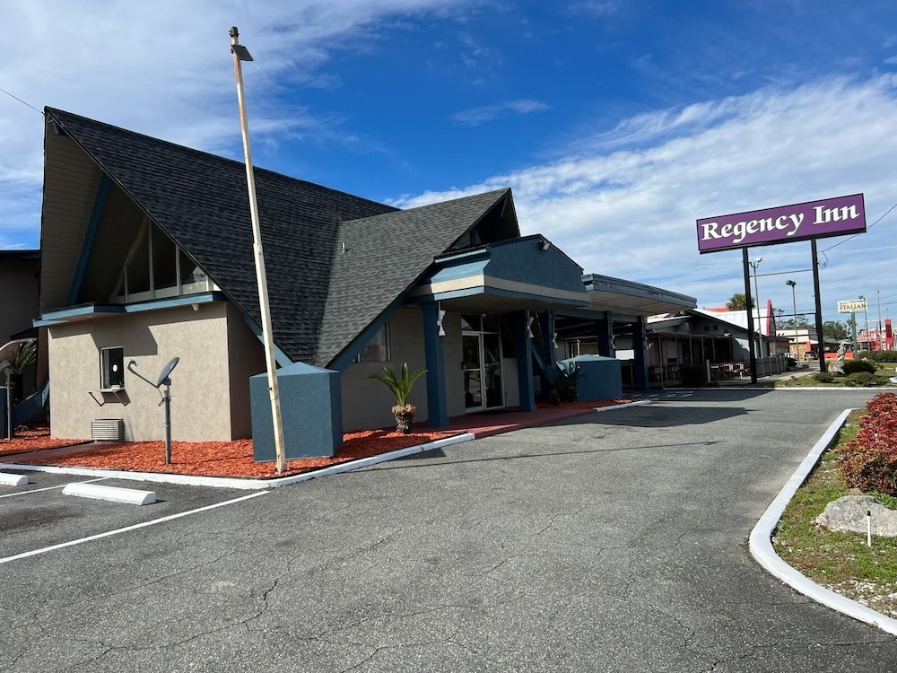 Regency Inn - carbon neutral hotel in Perry