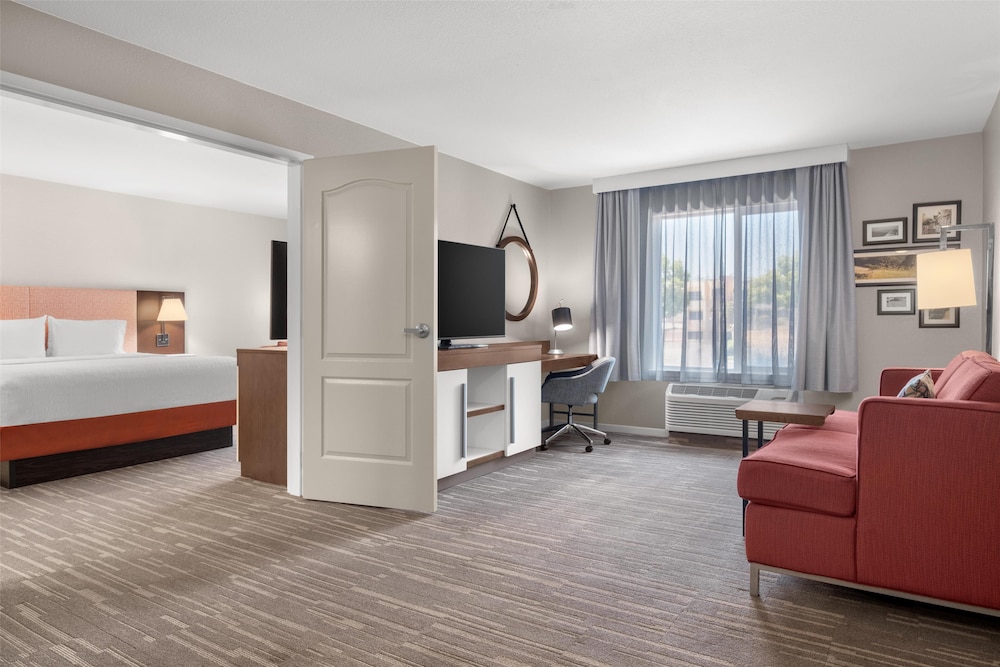 Hampton Inn & Suites Fresno - photo 14