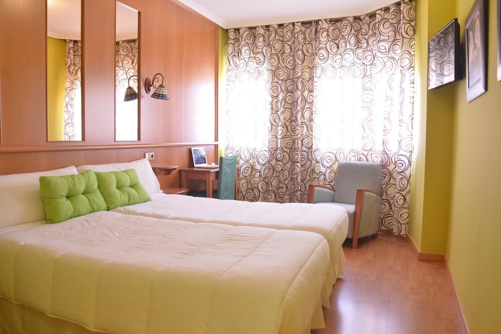 Hotel Aros — hotel in Casas Ibanez