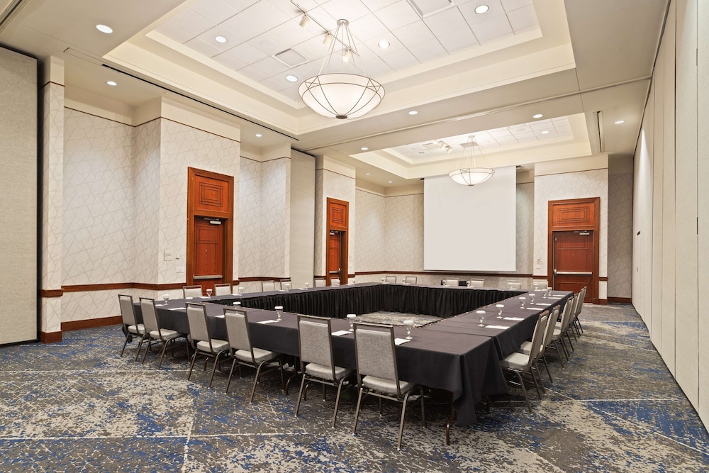 Embassy Suites by Hilton Tampa USF Near Busch Gardens - photo 35