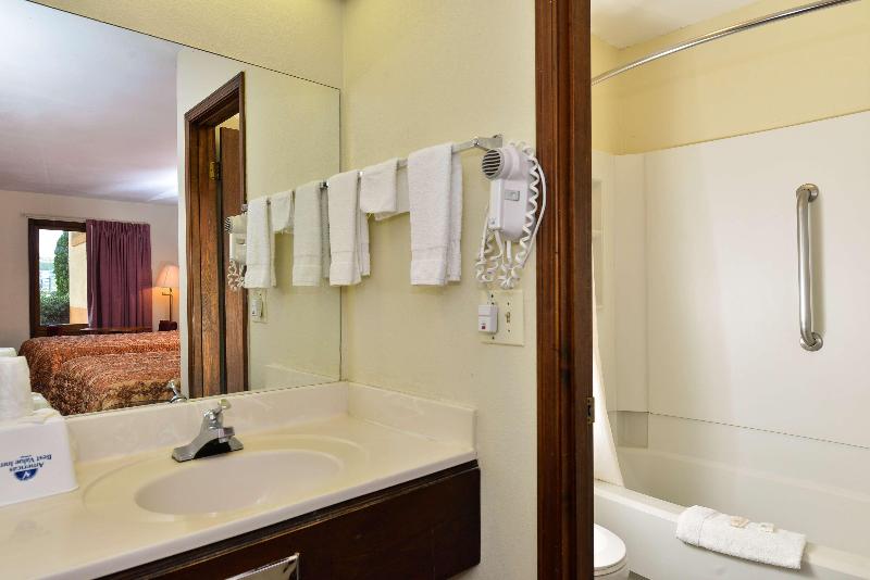 Rodeway Inn - photo 10
