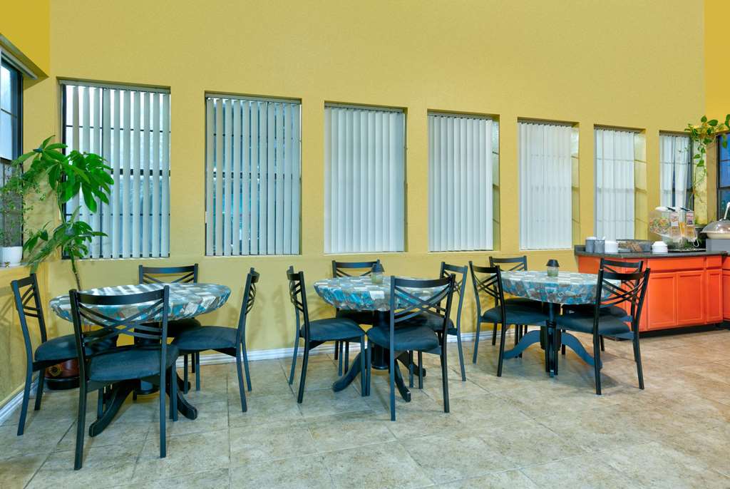 Howard Johnson by Wyndham San Marcos - photo 39