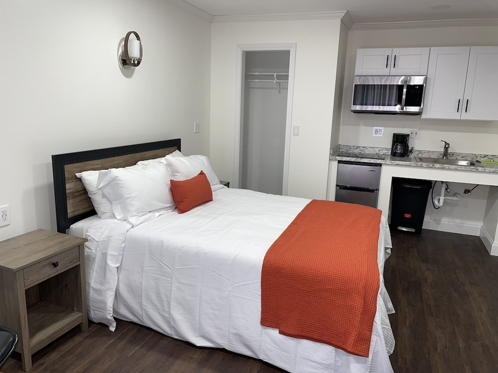 Gatehouse Motel - photo 17