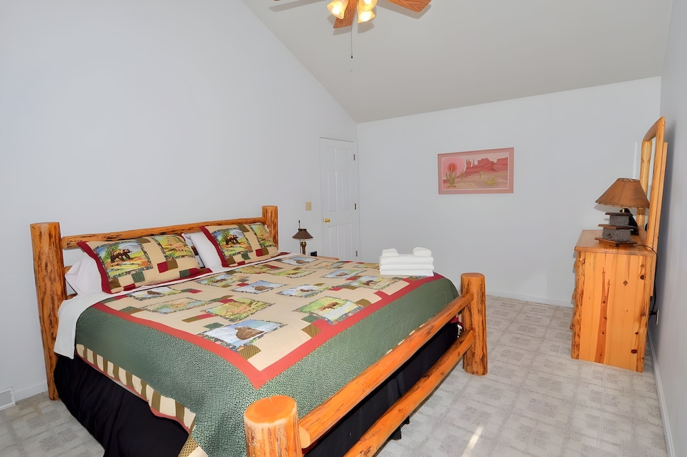 Almost Heaven Cozy and Wonderful — Berkeley Springs — photo 2