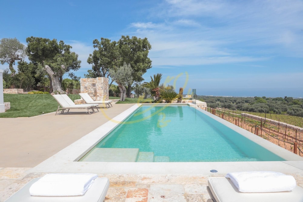 TD Tenuta Donna Madia Sea View Pool Over Vineyard in Monopoli, Italy