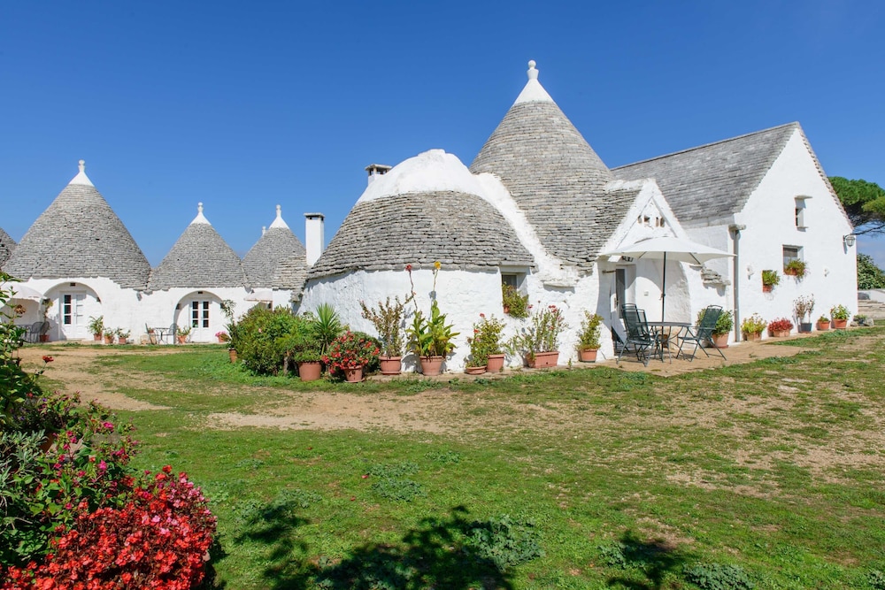 B b Masseria Pozzo Tre Pile Dates Back to the Eighteenth Century in Martina Franca, Italy