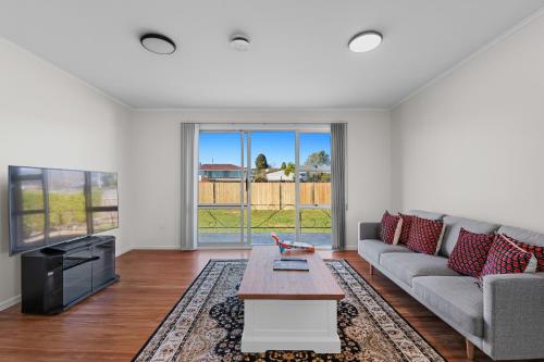 Ōwhata Retreat Rotorua Holiday Home — 4-Star Luxury Hotel in Rotorua, New Zealand