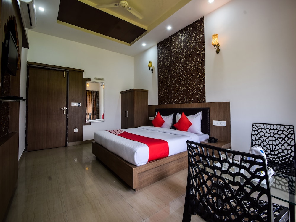 Oyo 28253 Jmd Palace - last minute hotel in Udaipur