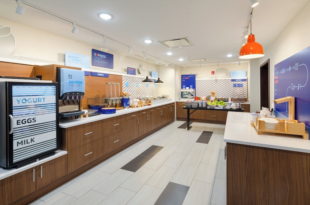 Holiday Inn Express & Suites Abingdon by IHG - photo 33