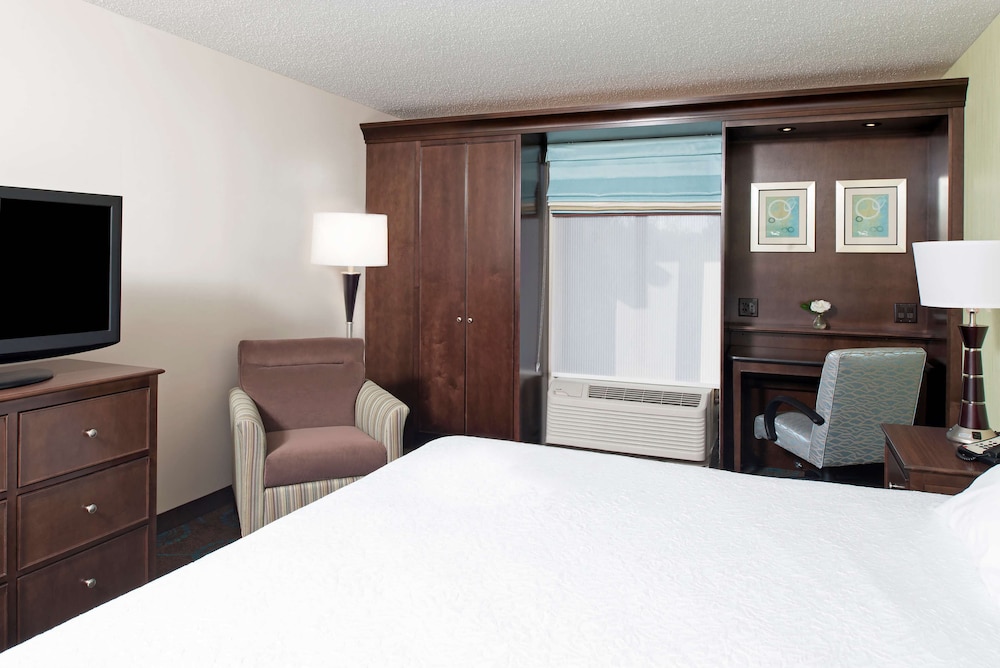 Hampton Inn and Suites Kokomo - photo 19