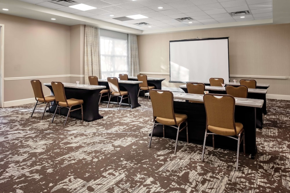 Hilton Garden Inn Atlanta Perimeter Center - photo 32