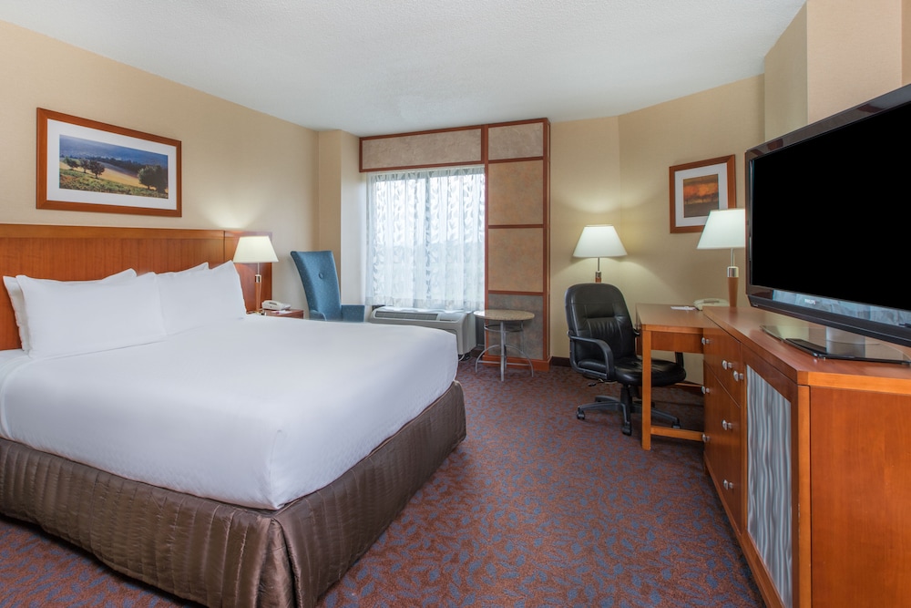 Crowne Plaza Dulles Airport an IHG Hotel - photo 5