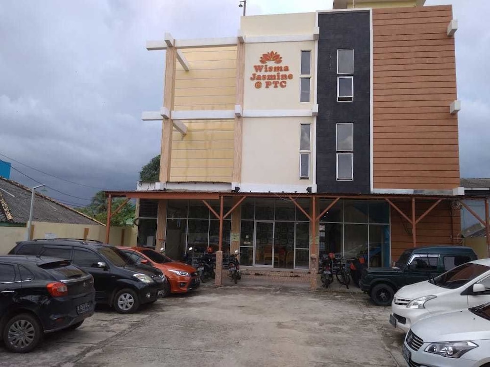 Wisma Jasmine Syariah - carbon neutral hotel in Palembang