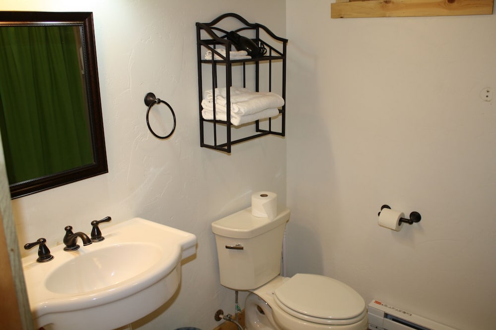 The Historic Wapiti Lodge - photo 101