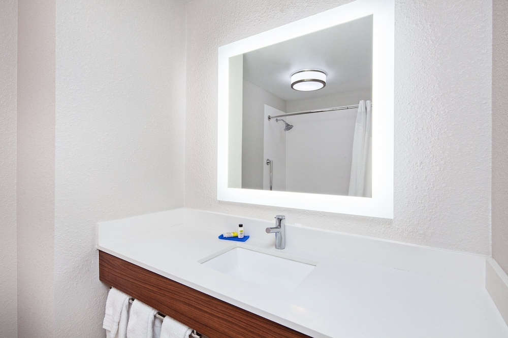 Holiday Inn Express & Suites Clovis Fresno Area by IHG - photo 10