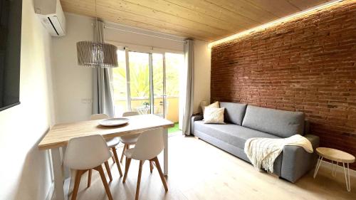 Centro Con Terraza Blco by Prestigi in Terrassa, Spain