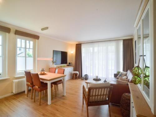 Dünenpark Binz Komfortplus Ferienwohnung mit 1 Schlafzimmer und Terrasse im Erdgeschoss 016 — 4-Star Luxury Hotel in Ostseebad Binz, Germany