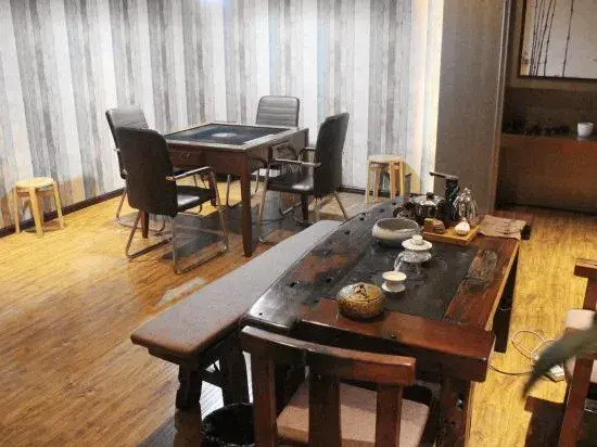Huasheng International Hotel — hotel in Longshan
