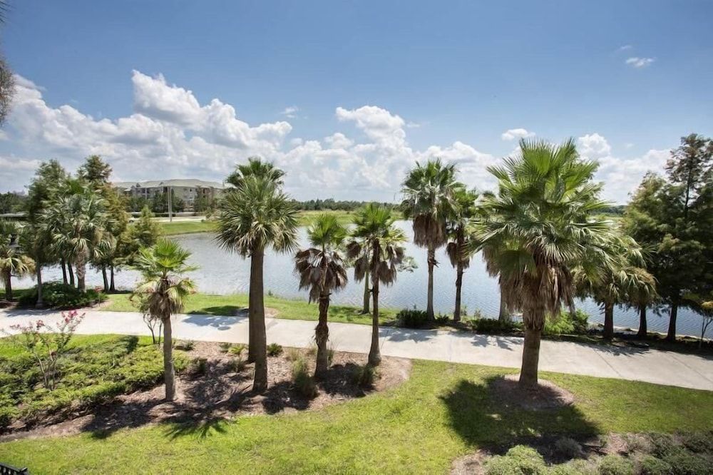 Modern Vacation Apartment with a Lake View at Vista Cay Resort VC4816 - photo 8