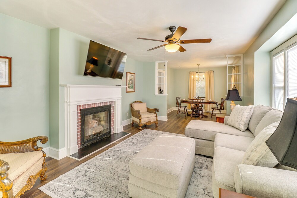 Walk to Chowan University: Dog friendly Retreat in Murfreesboro, United States