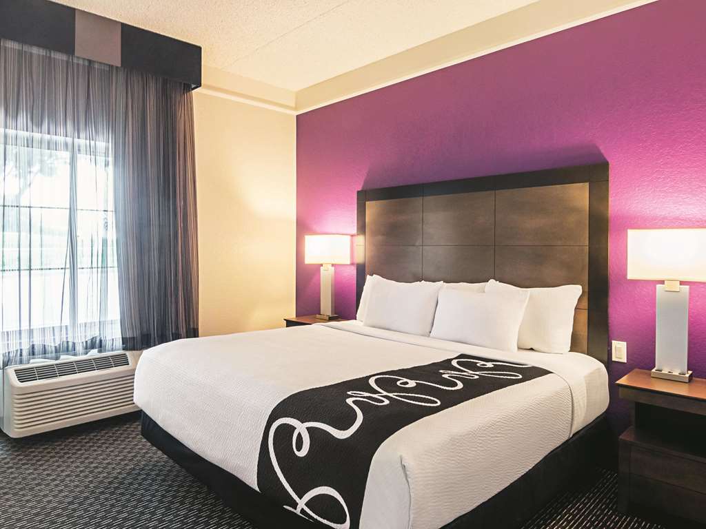 La Quinta Inn & Suites by Wyndham Denver Airport DIA - photo 38