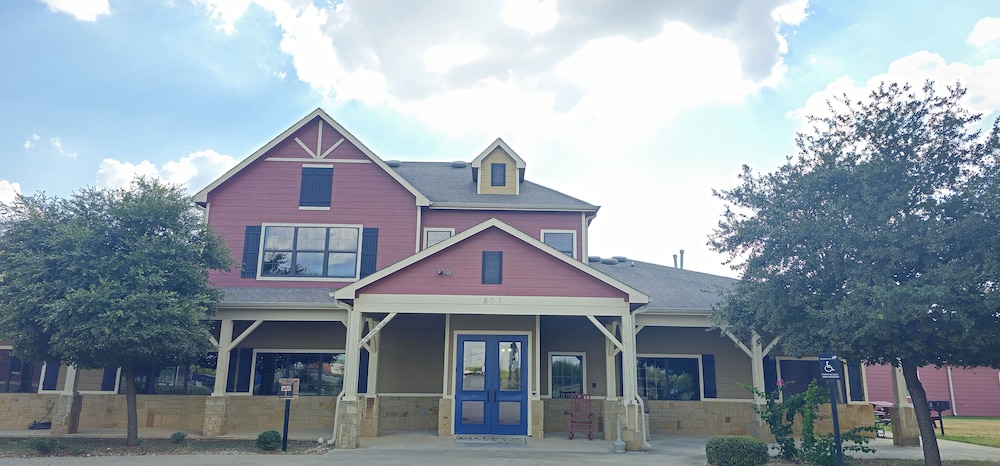 Dilley Motor Inn - photo 23
