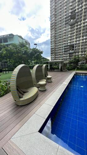 2 Bedrooms with Balcony And Parking - last minute hotel in Quezon