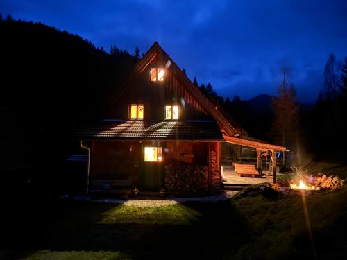 Zirbitz Hütte mit Sauna und Kamin — hotel in Sankt Lambrecht