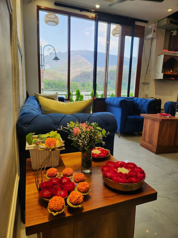 Stay On The Ganges - last minute hotel in Rishikesh