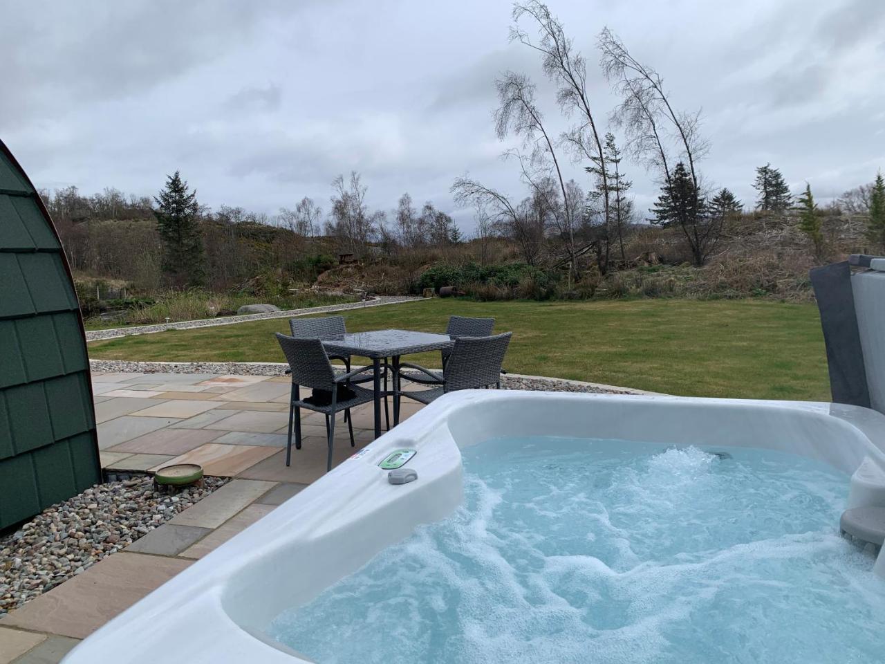 Tawny Owl Pod with Hot Tub in Oban, United Kingdom