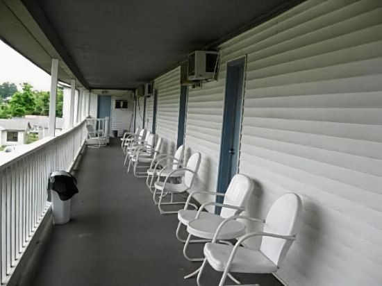 Twin Lakes Inn - photo 13