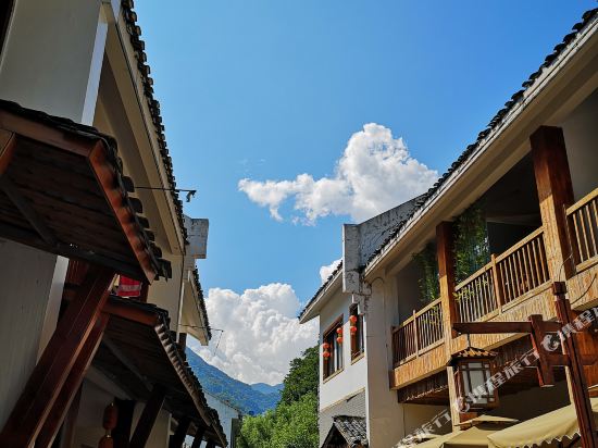 Yinju Xiangxi Inn in Songbai, People's Republic of China