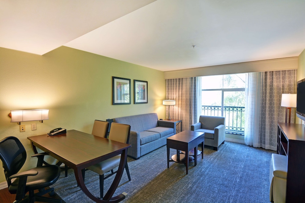 Embassy Suites by Hilton Valencia - photo 8