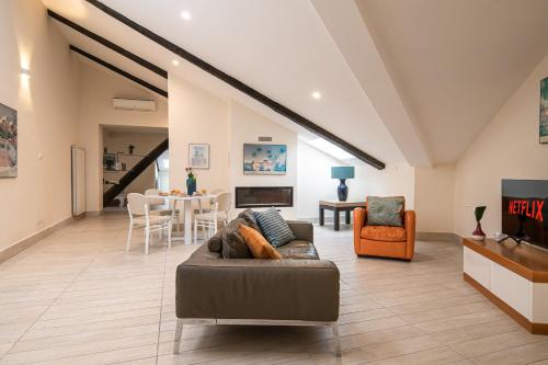 Les Maisons Napoli — 4-Star Luxury Hotel in Naples, Italy