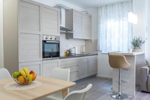 Apartman Helena — 4-Star Luxury Hotel in Brodarica, Croatia