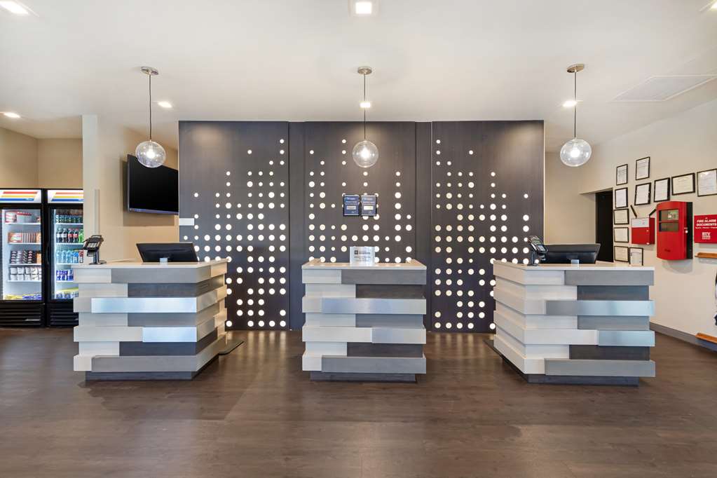 Best Western Plus Executive Residency Rigby's Water World Hotel - photo 11