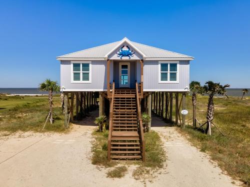 The Blue Crab 2432 Bienville — hotel in Dauphin Island