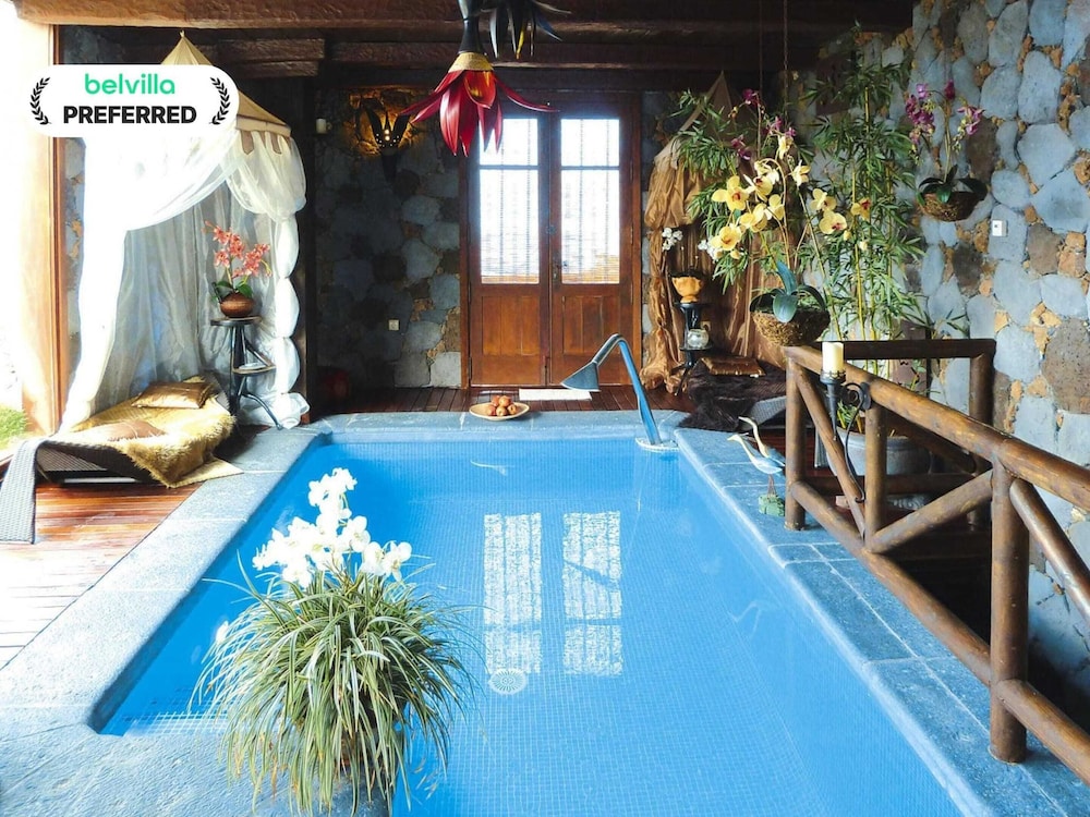 holiday home Caserio Lomo Arriba Torre del Sol Vera de Erques — 4-Star Luxury Hotel in Guia De Isora, Spain