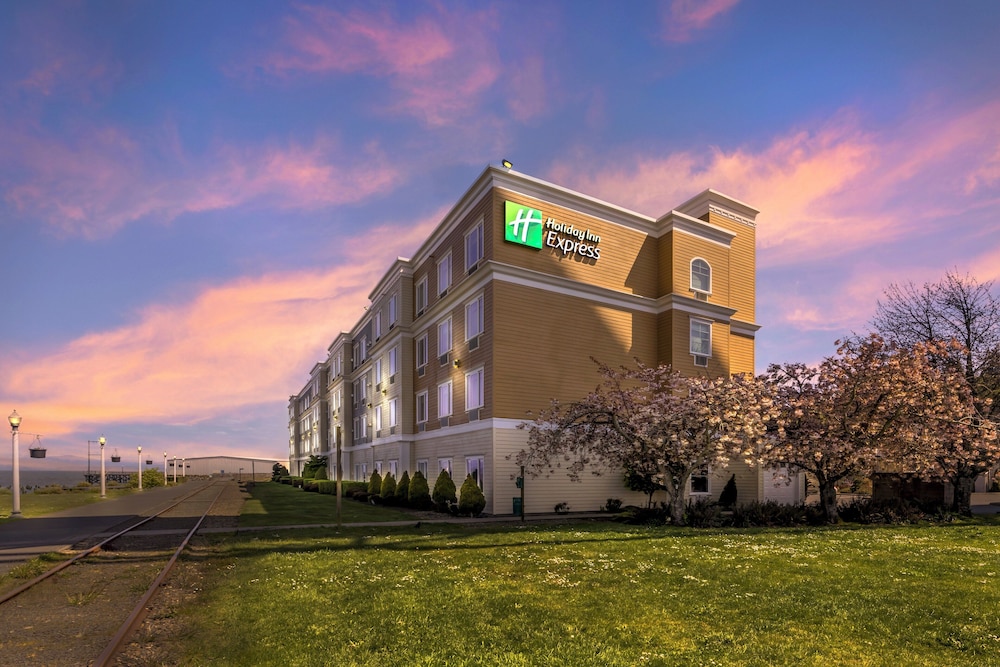 Holiday Inn Express & Suites Astoria by IHG - photo 64