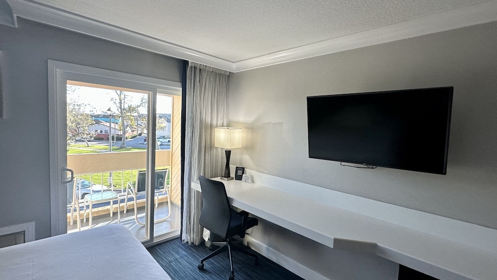 The Pacific Inn - photo 12