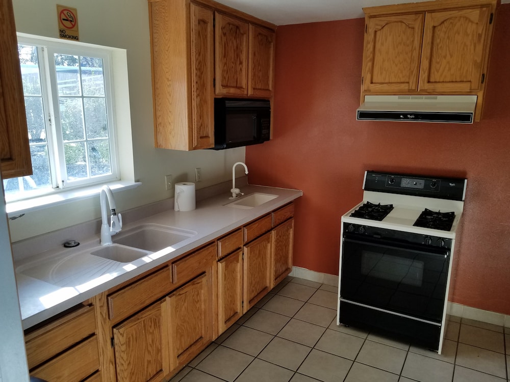 Gridley Inn & RV Park - photo 28