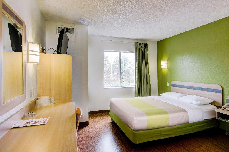 Super 8 by Wyndham Aurora East - photo 11