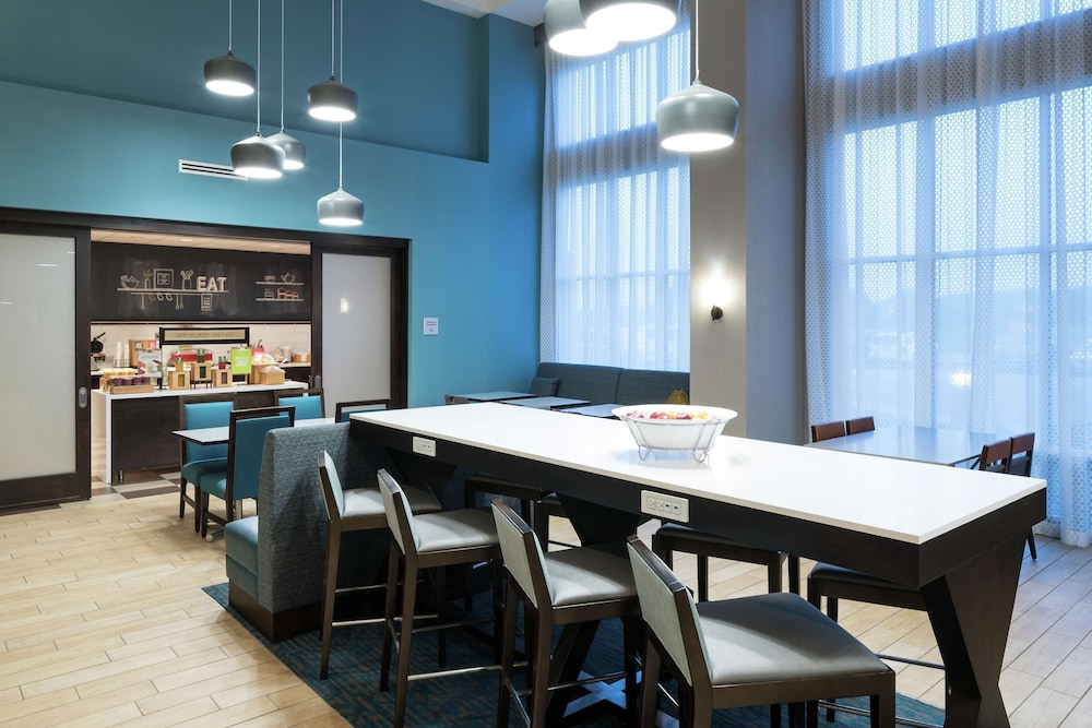 Hampton Inn & Suites Rochester North - photo 36