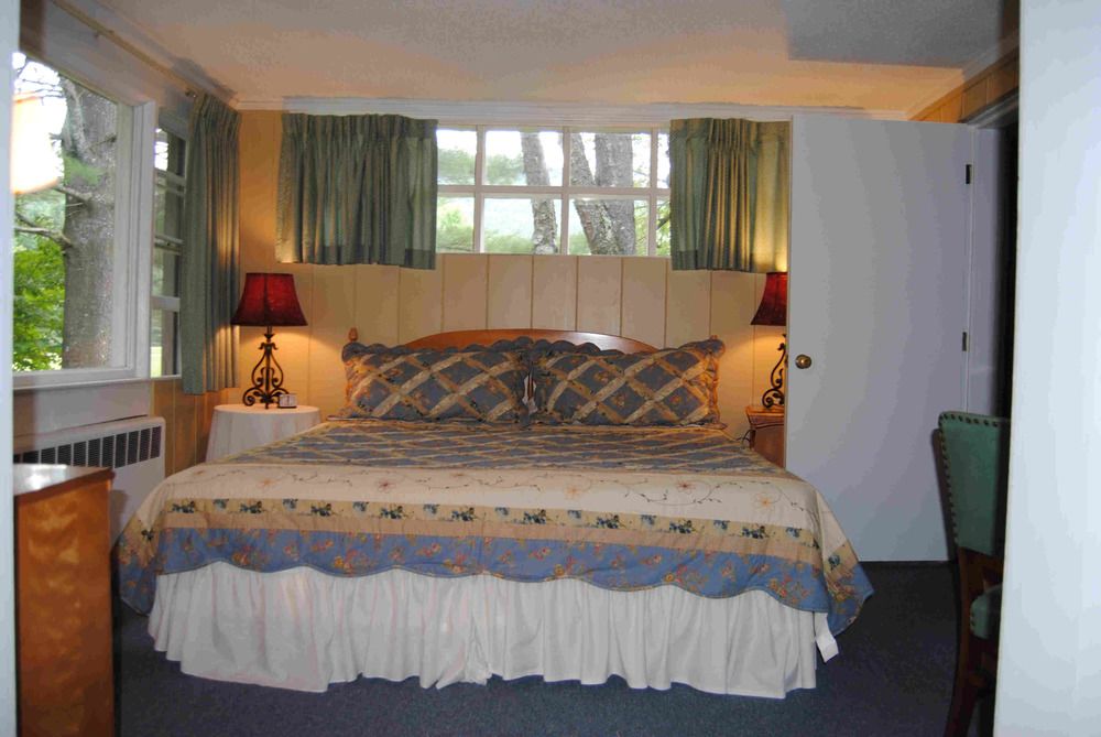 Sky Valley Motel & Cottages - photo 8