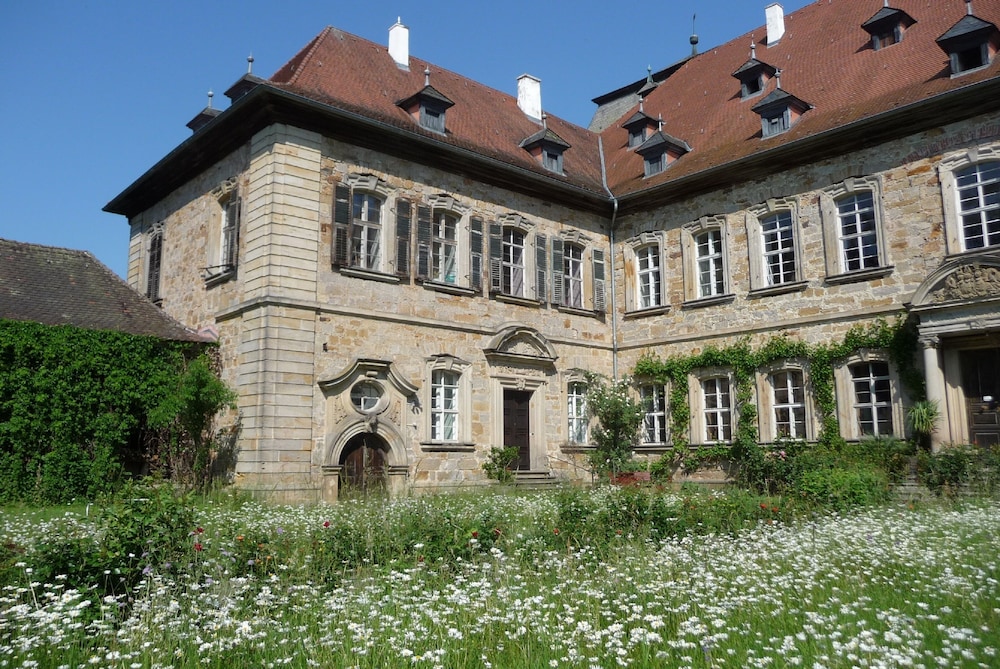 Ferienzimmer im Schloss Burgpreppach pet-friendly hotel Burgpreppach