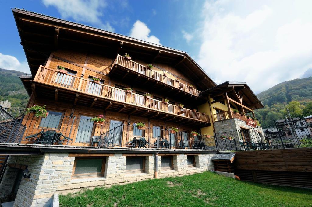 Hotel L'Artisin - carbon neutral hotel in Limone Piemonte