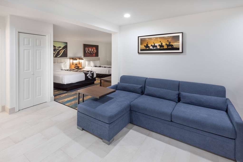 La Quinta Inn & Suites by Wyndham Pharr RGV Medical Center - photo 40