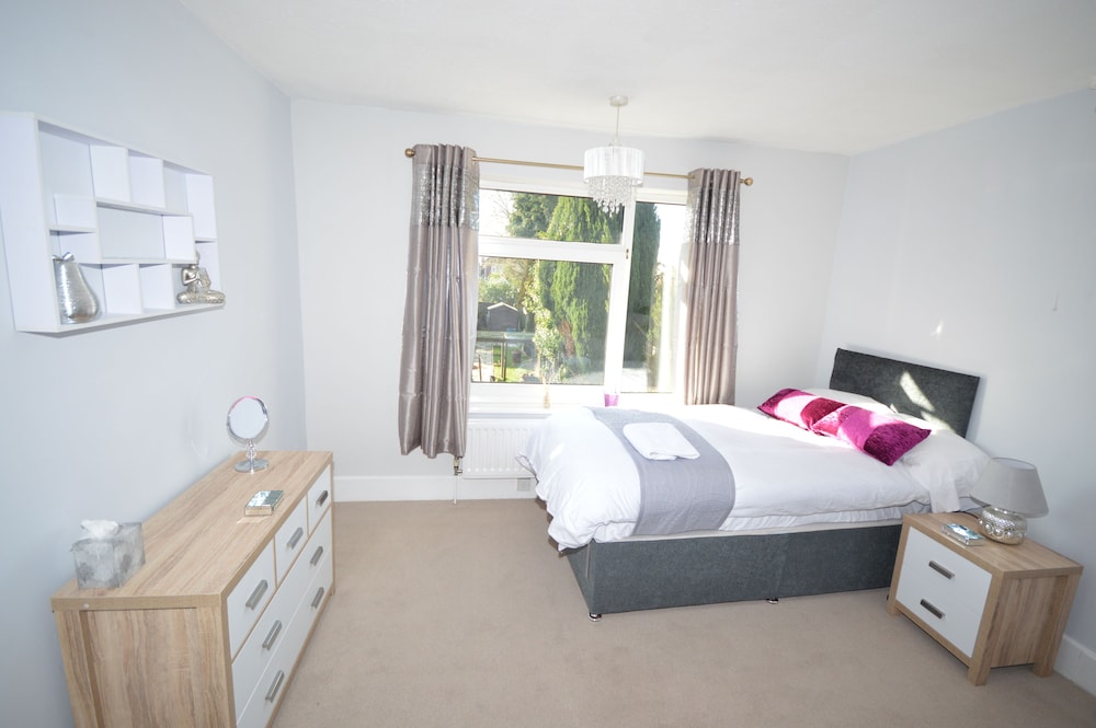 Holiday Home Self Catering — 4-Star Luxury Hotel in Hinckley, United Kingdom