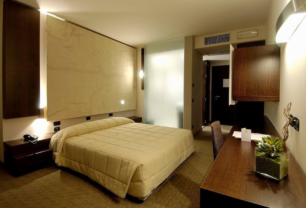 Bes Hotel Cremona Soncino — 4-Star Luxury Hotel in Soncino, Italy