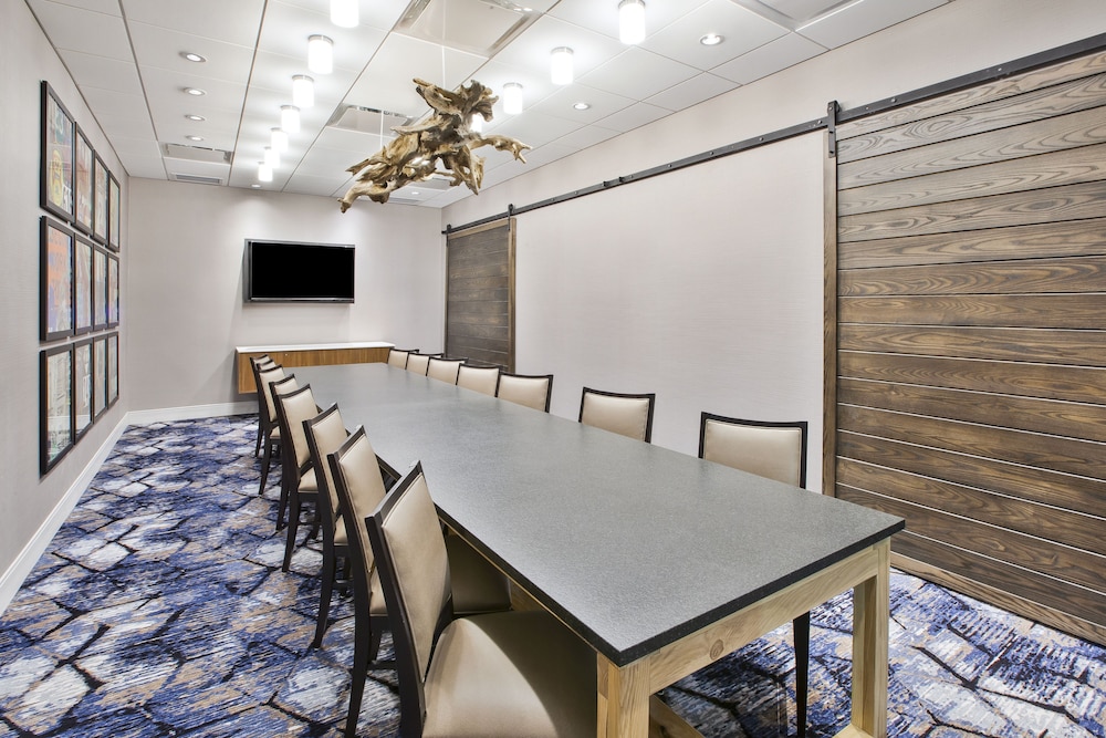 Holiday Inn Express & Suites Okemos University Area by IHG - photo 21